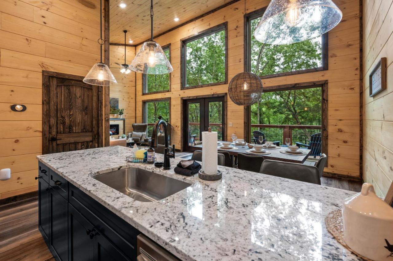 New Cozy Mountain Cabin Hot Tub Near Downtown Gatlinburg Eksteriør bilde